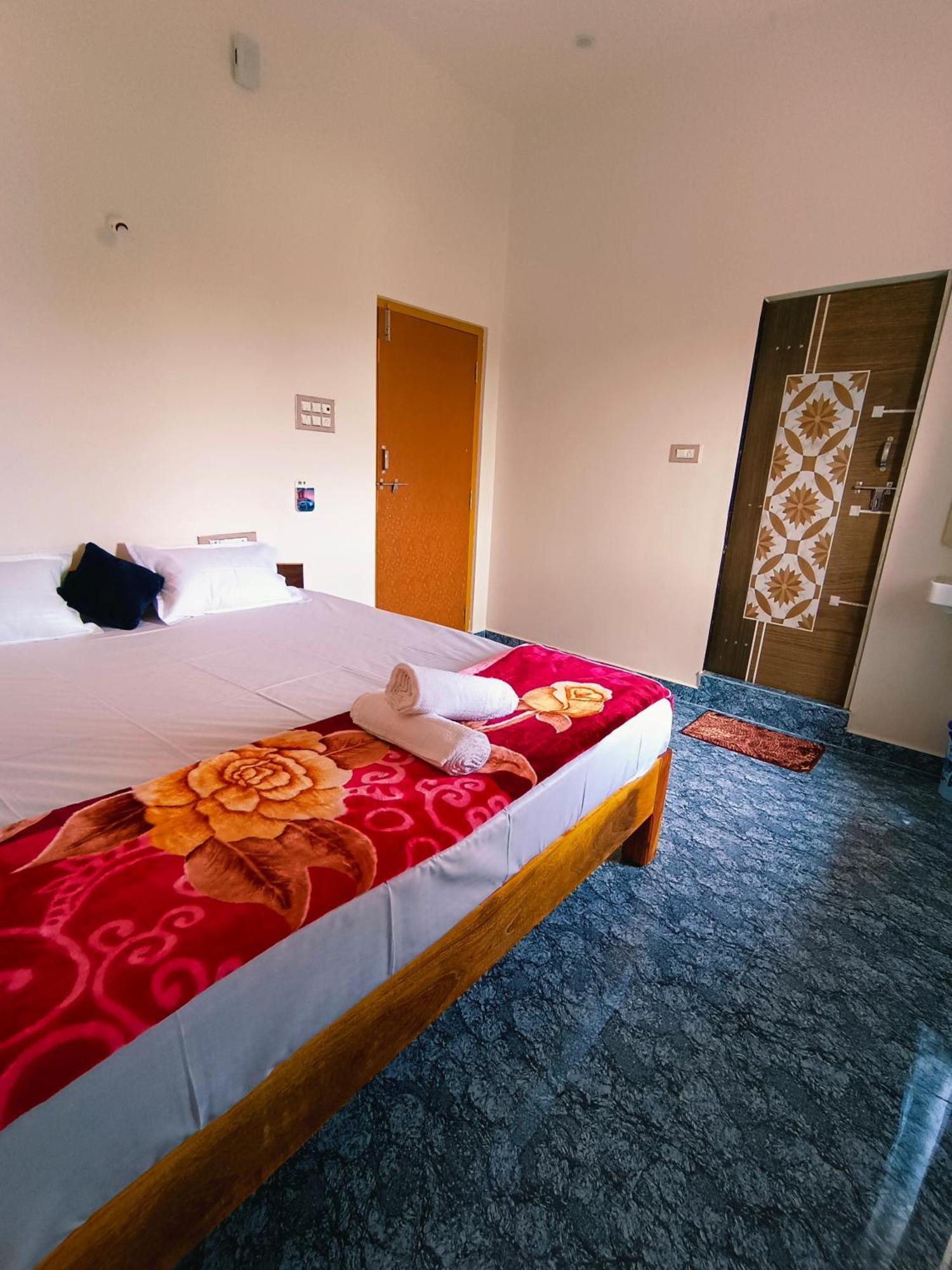 Hampi Anjana Home Stay Екстериор снимка